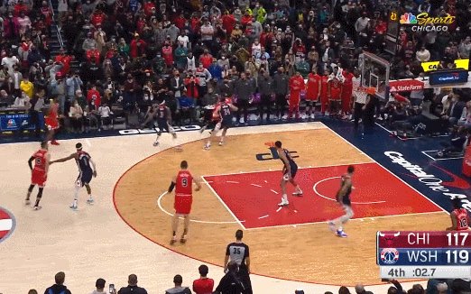 开云体育-见证历史！德罗赞跨年背靠背压哨绝杀 NBA第一人！