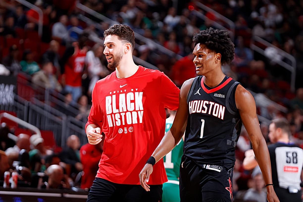 开云体育app-攻防两端都被各种限制，但火箭还在继续让后场新星担任控卫？